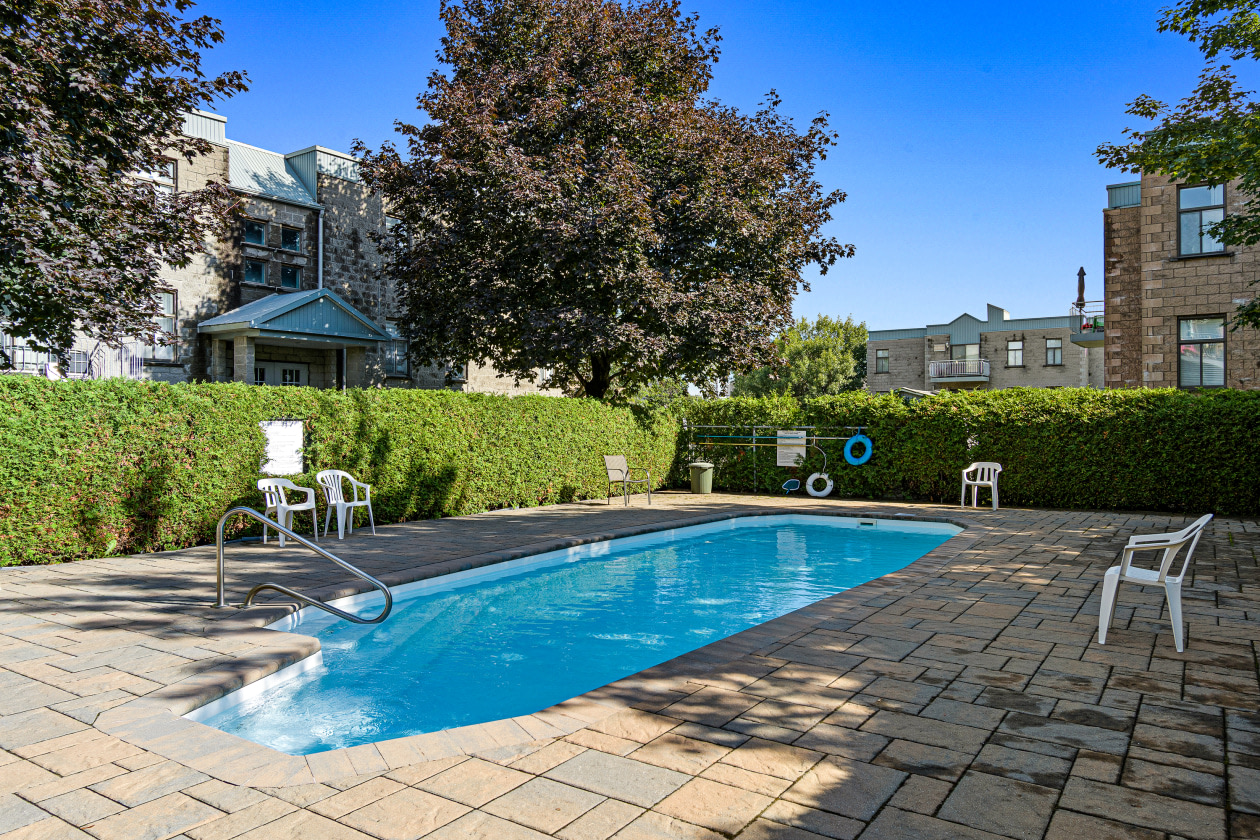 Piscine — 304-696 Montée Montrougeau, 304, Laval, H7P 5L1, Laval