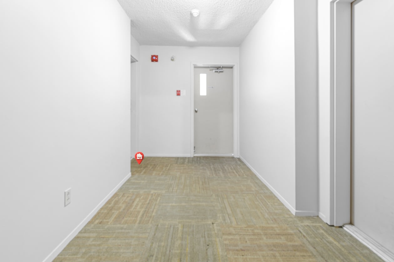 Corridor — 304-696 Montée Montrougeau, 304, Laval, H7P 5L1, Laval