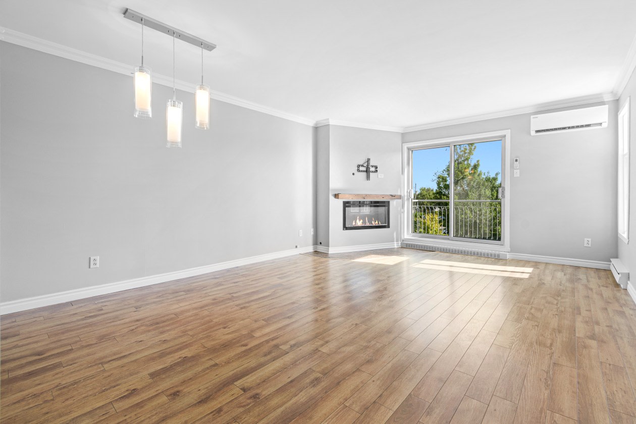 Salon — 304-696 Montée Montrougeau, 304, Laval, H7P 5L1, Laval