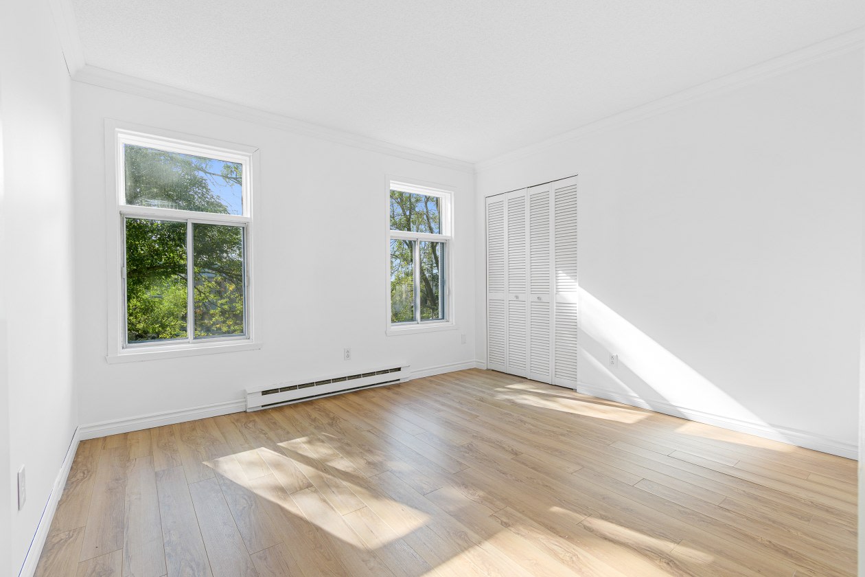 Chambre à coucher — 304-696 Montée Montrougeau, 304, Laval, H7P 5L1, Laval