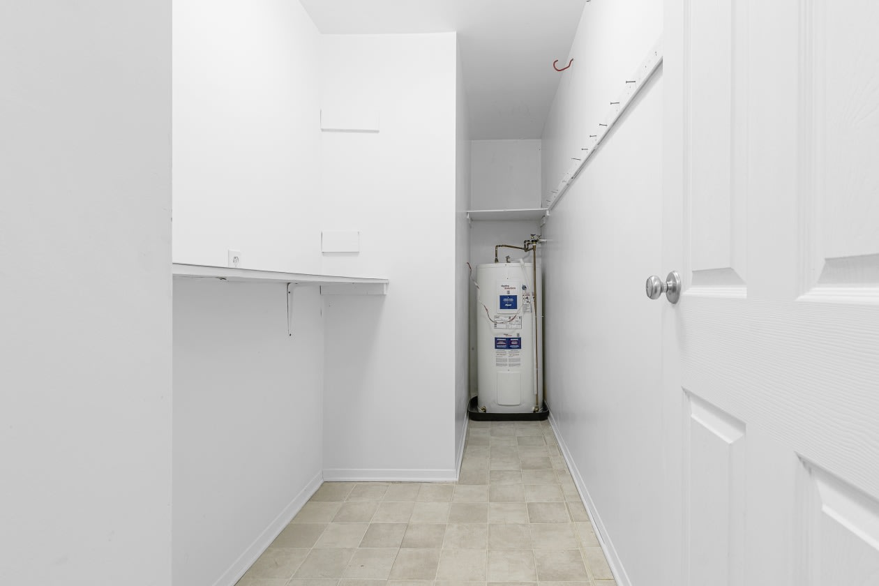 Rangement — 304-696 Montée Montrougeau, 304, Laval, H7P 5L1, Laval