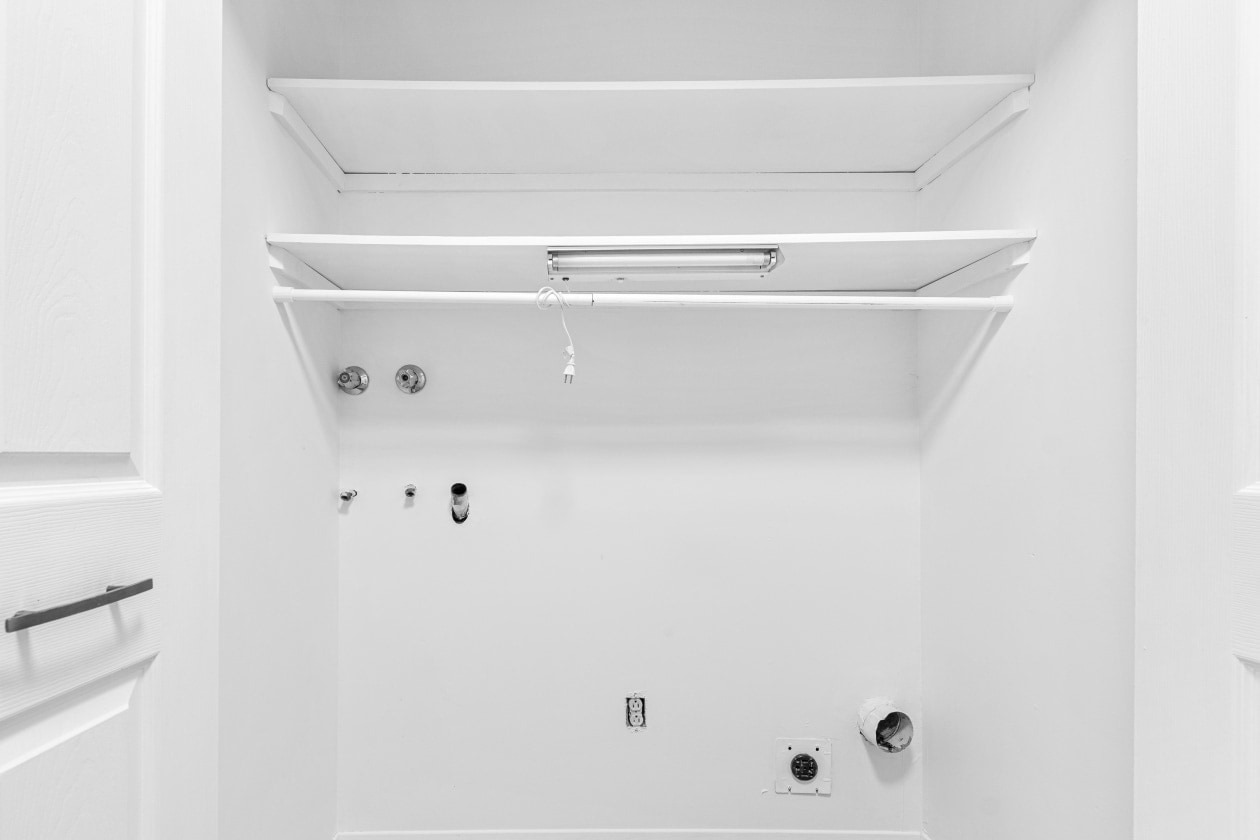 Rangement — 304-696 Montée Montrougeau, 304, Laval, H7P 5L1, Laval