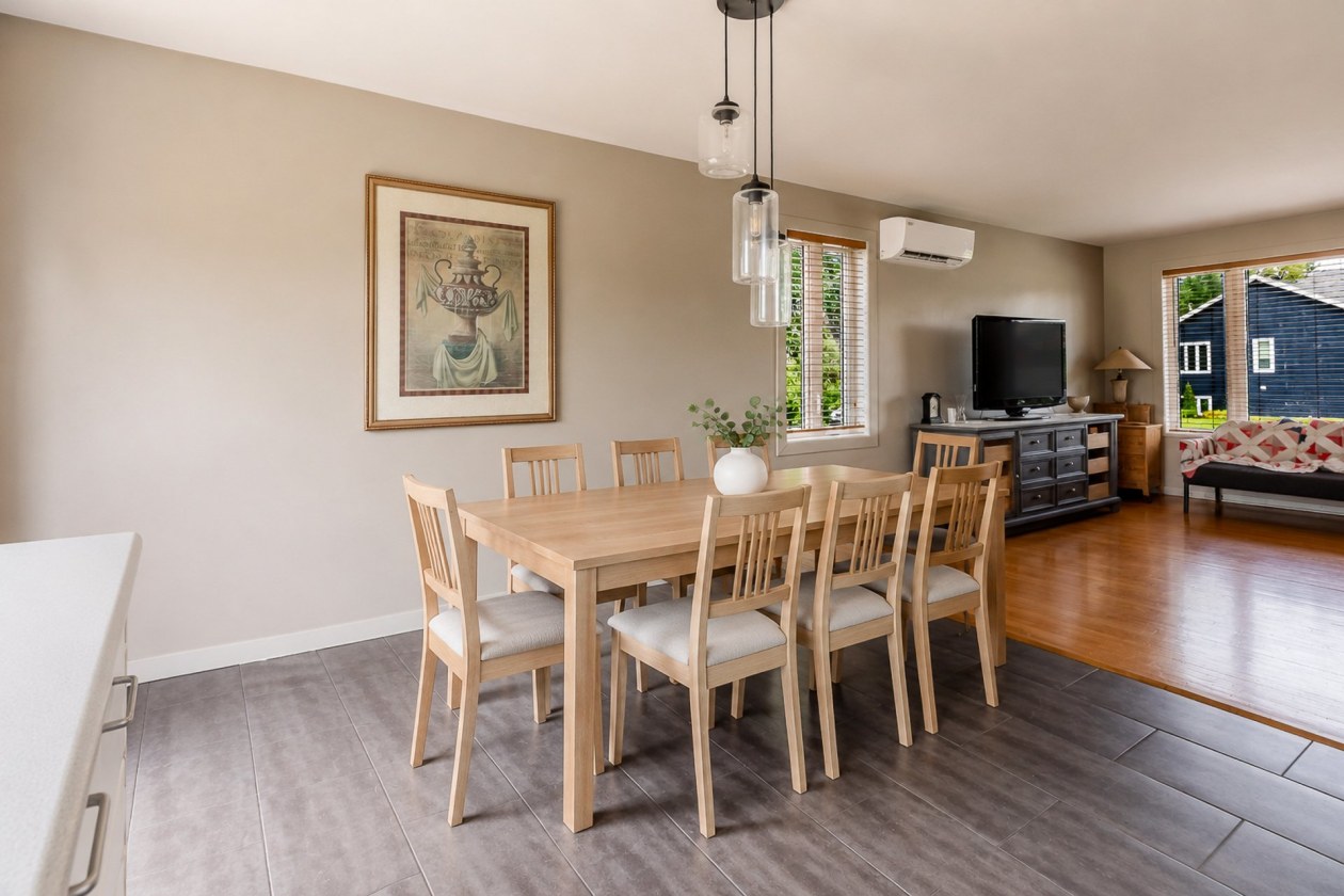 Salle à manger — 12, Rue Juchereau, Sainte-Catherine-de-la-Jacques-Cartier, G3N0Z4, Sainte-Catherine-de-la-Jacques-Cartier