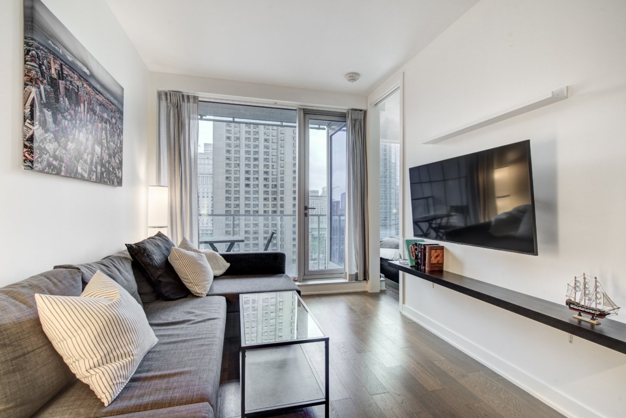 Salon — 1155, Rue de la Montagne, 1303, Montréal (Ville-Marie), H3G0C7, Montréal (Ville-Marie)