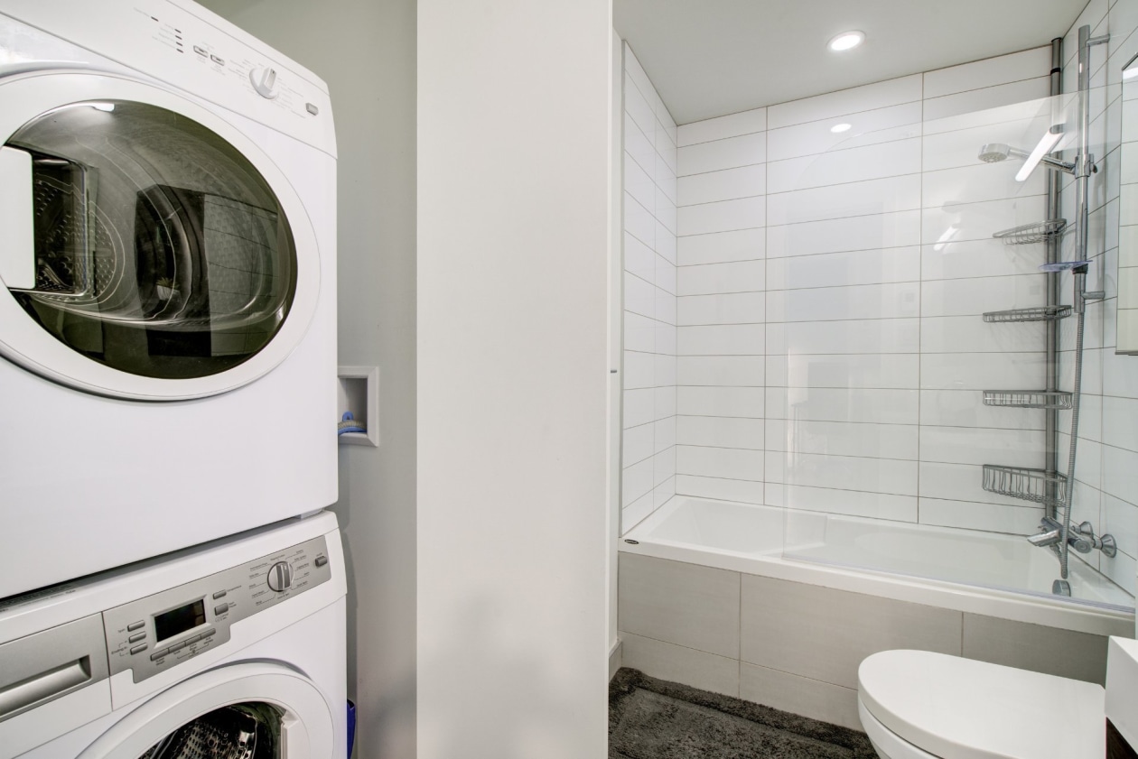 Salle de bains — 1155, Rue de la Montagne, 1303, Montréal (Ville-Marie), H3G0C7, Montréal (Ville-Marie)