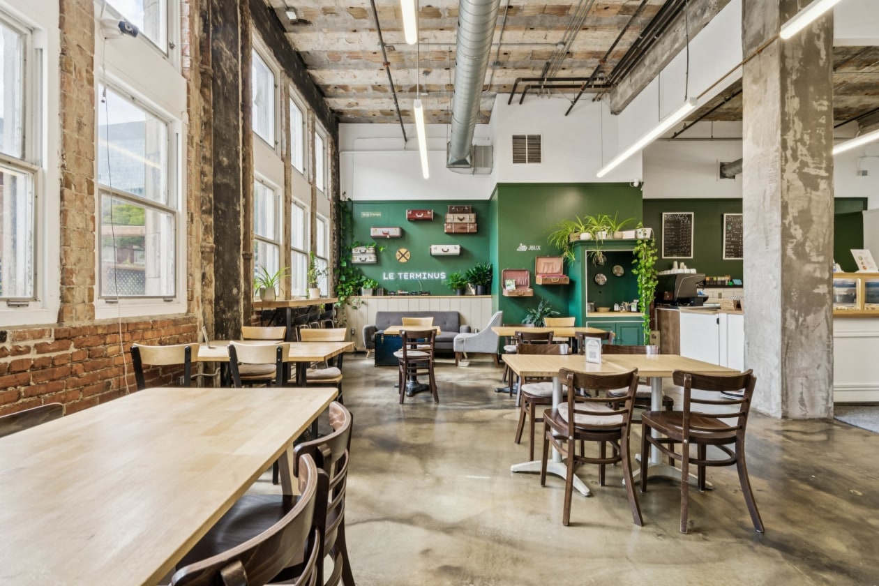 Salle à manger — 755 Rue Berri, Montréal