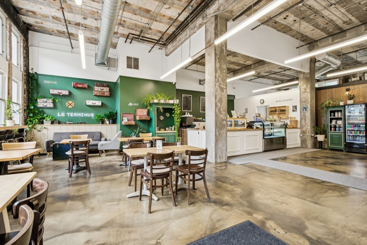 Salle à manger — 755 Rue Berri, Montréal