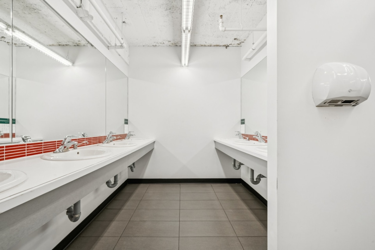 Salle de bains — 755 Rue Berri, Montréal