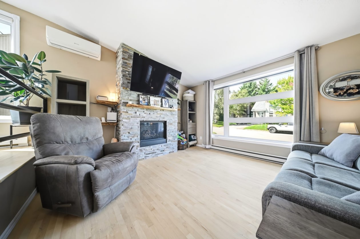 Salon — 1718, Rue des Hérons, Saguenay (Chicoutimi), G7H7M5, Saguenay (Chicoutimi)