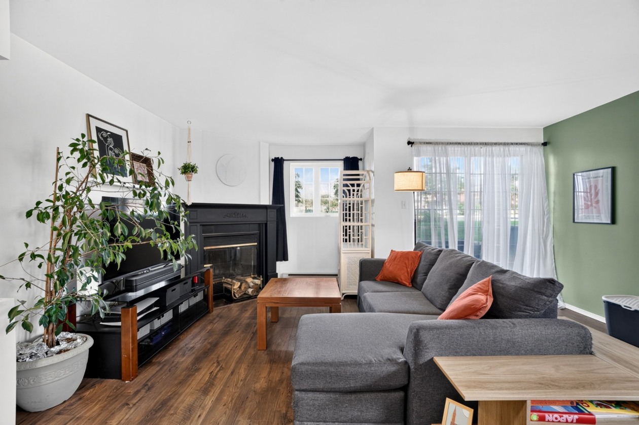 Salon — 361, Ch. de la Côte-St-Louis, 101, Sainte-Thérèse, J7E5S5, Sainte-Thérèse