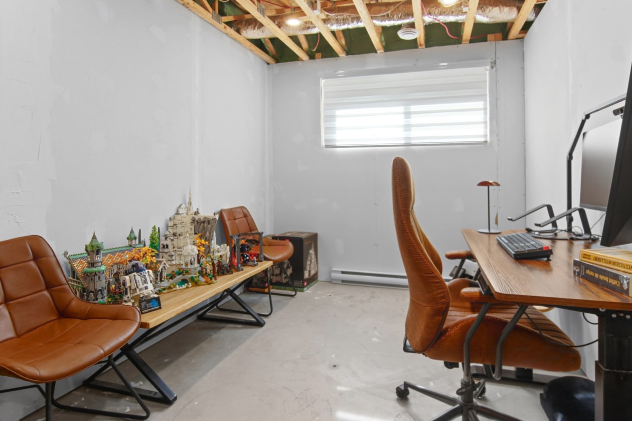 Bureau — 1947, Rue Fernand-Gilbert, Saguenay (Chicoutimi), G7K0B1, Saguenay (Chicoutimi)