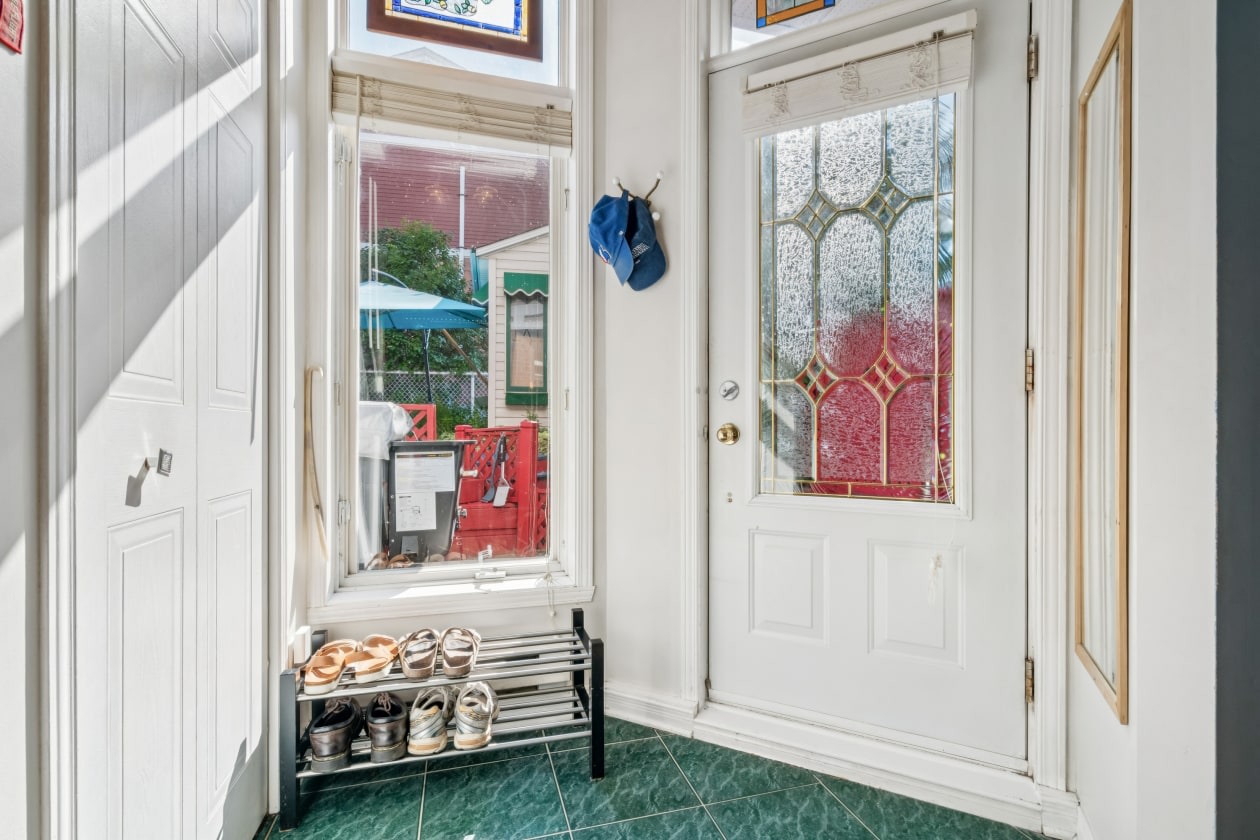 Hall d'entrée — 346 Boul Roberval E, Longueuil, J4L 4W4, Longueuil