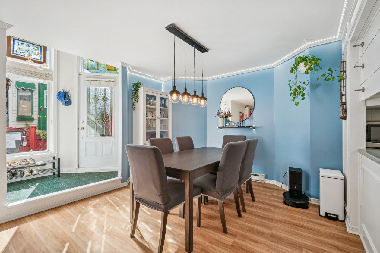Salle à manger — 346 Boul Roberval E, Longueuil, J4L 4W4, Longueuil