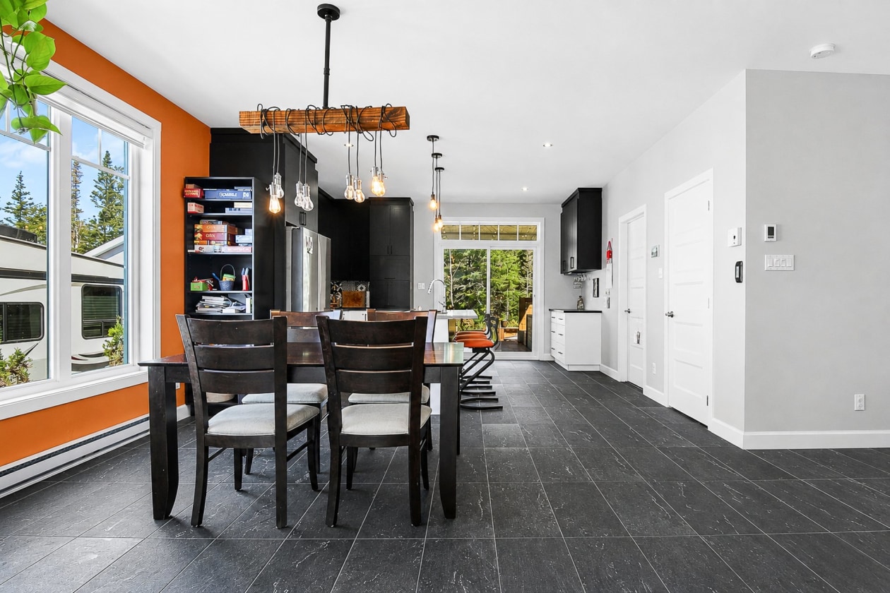Salle à manger — 1060, Rue des Grands-Jardins, Saint-Honoré, G0V1L0, Saint-Honoré