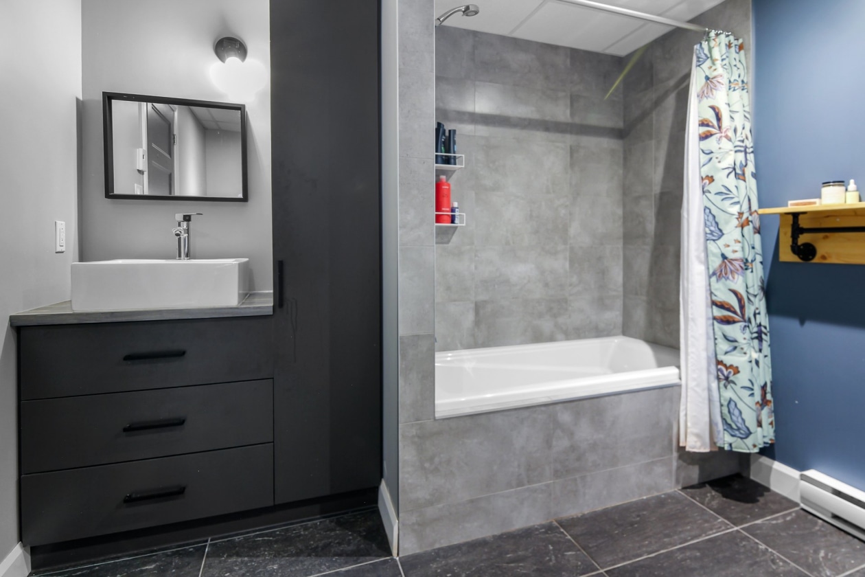 Salle de bains — 1060, Rue des Grands-Jardins, Saint-Honoré, G0V1L0, Saint-Honoré