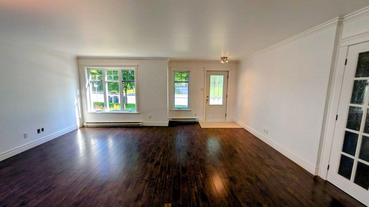 Salon — 1187, Boul. du Loiret, Québec (Charlesbourg ), G2L0B1, Québec (Charlesbourg )