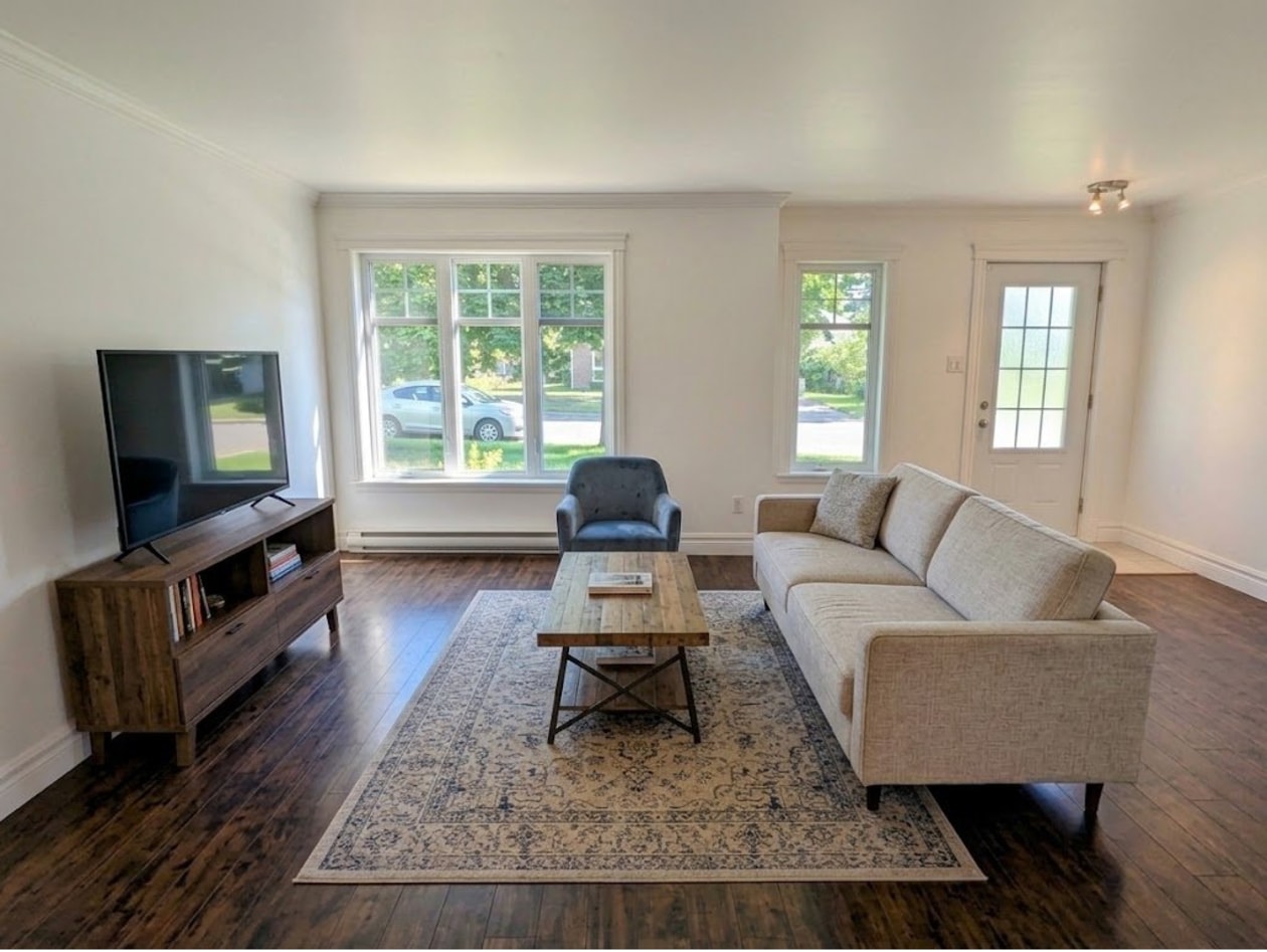 Salon — 1187, Boul. du Loiret, Québec (Charlesbourg ), G2L0B1, Québec (Charlesbourg )