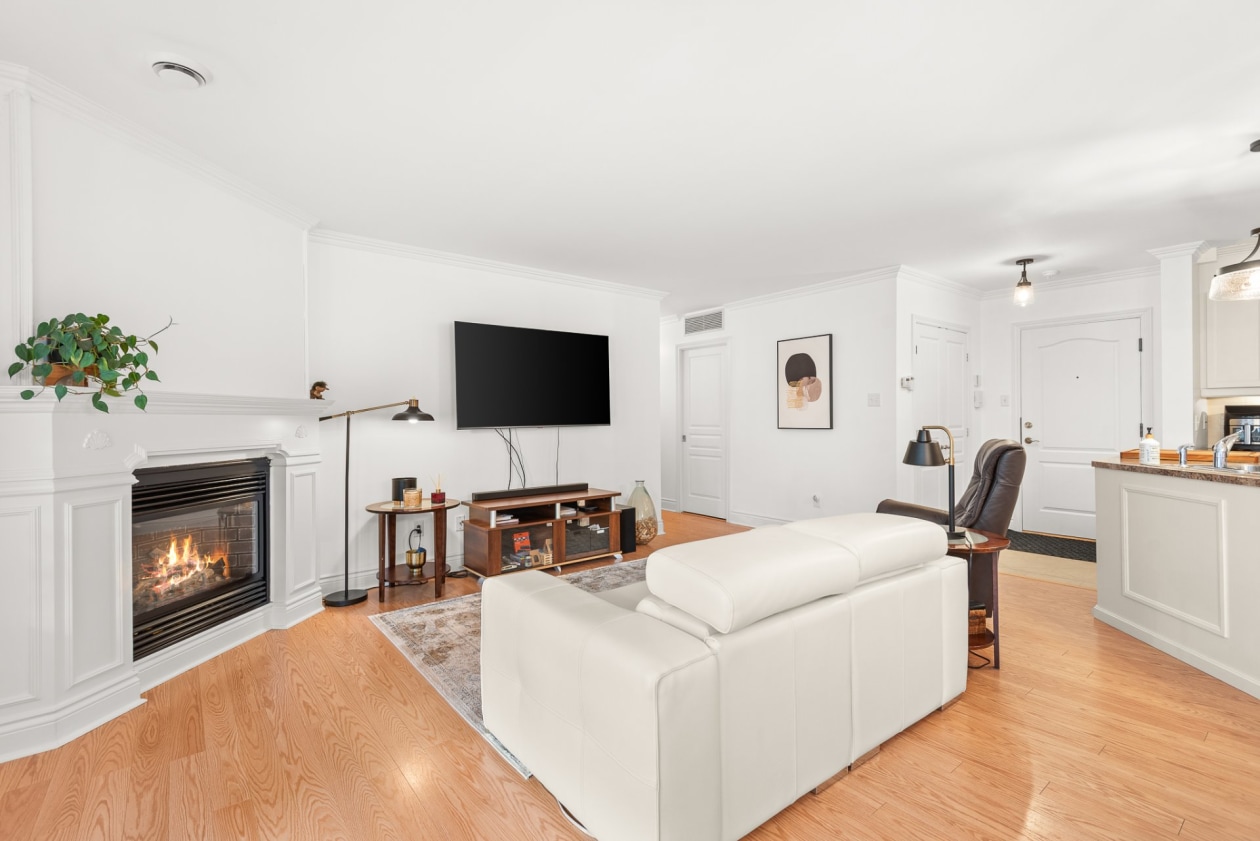 Salon — 95, Rue des Manoirs, 103, Charlemagne, J5K5H4, Charlemagne
