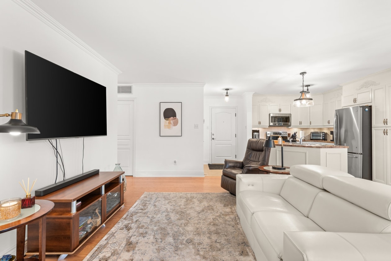 Salon — 95, Rue des Manoirs, 103, Charlemagne, J5K5H4, Charlemagne