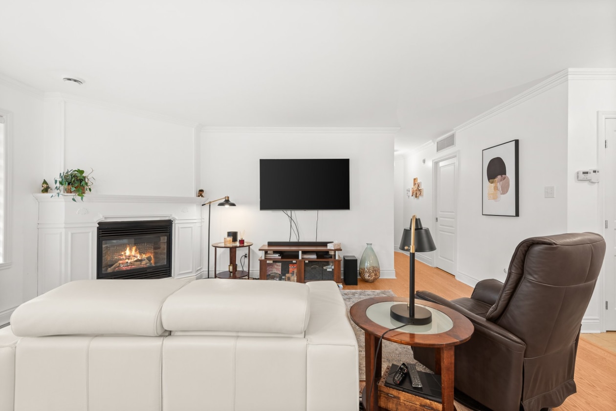 Salon — 95, Rue des Manoirs, 103, Charlemagne, J5K5H4, Charlemagne