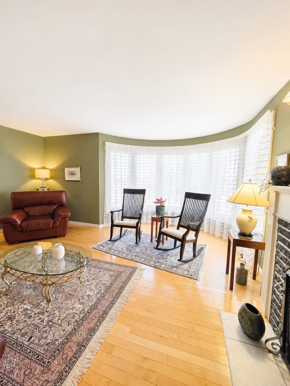 Salon — 875, Rue Murdock, Saguenay (Chicoutimi), G7H3Z8, Saguenay (Chicoutimi)