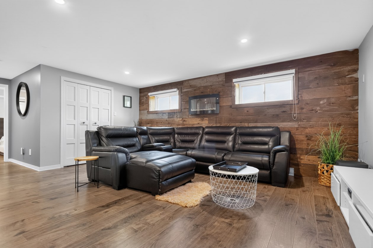 Salon — 224 Rue Cuthbert, Berthierville