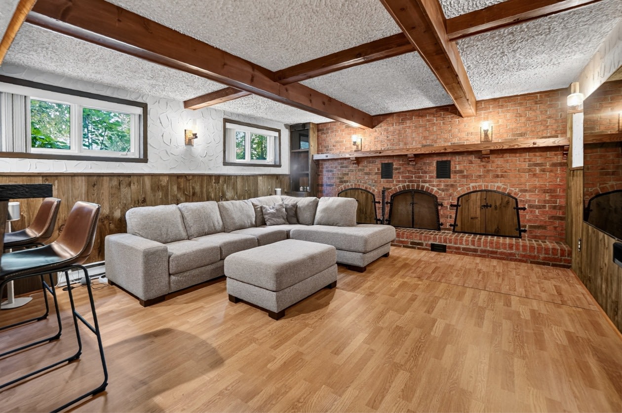 Salle familiale — 160 Rue Sainte-Hélène, Sorel-Tracy