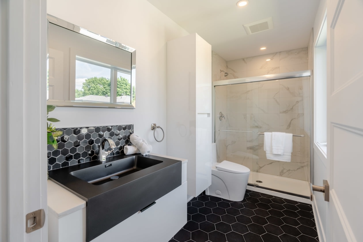 Salle de bains — 6780 Rue Baillargeon, Brossard