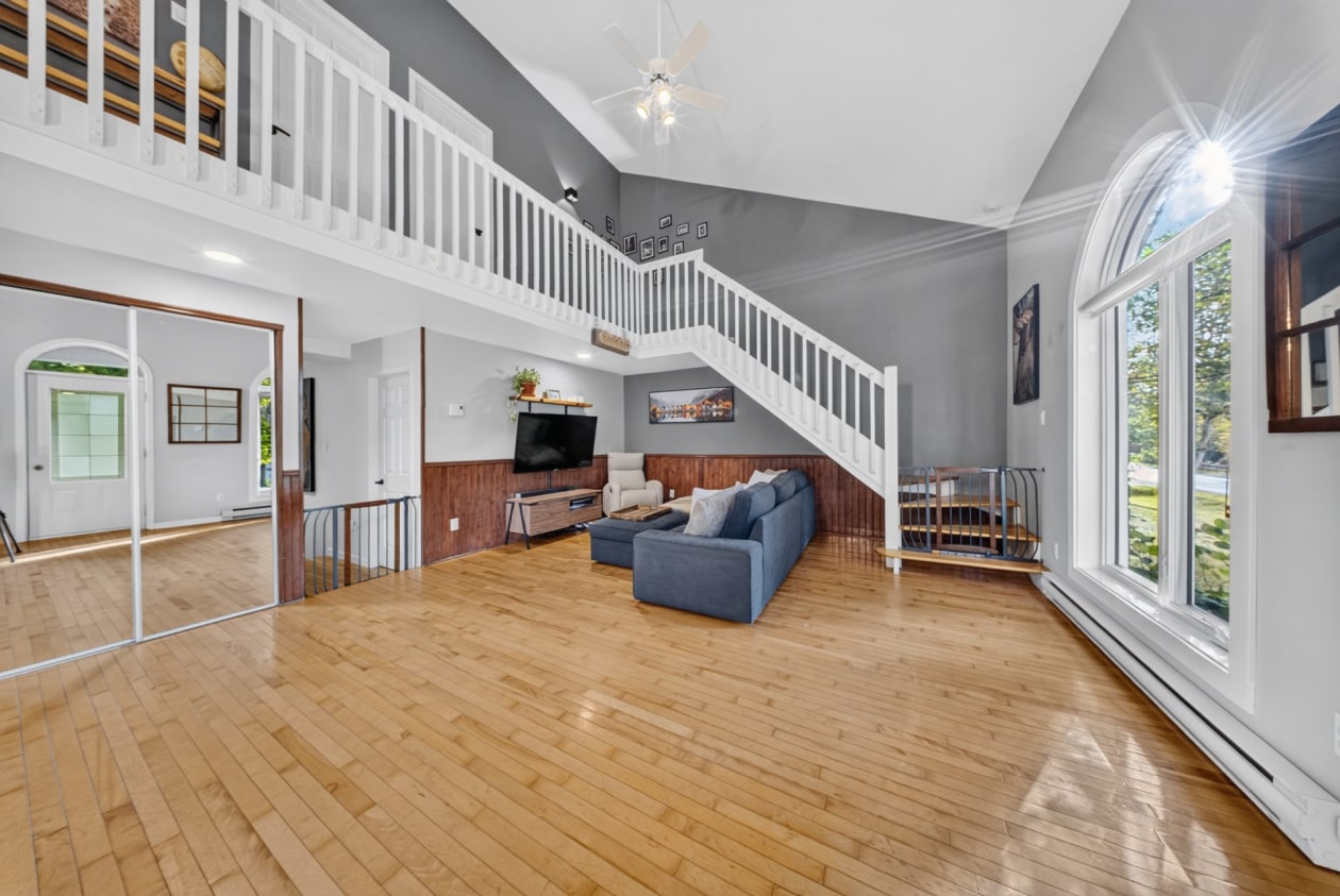 Salon — 1021, Av. du Parc, Sherbrooke (Brompton/Rock Forest/Saint-Élie/Deauville), J1N3P1, Sherbrooke (Brompton/Rock Forest/Saint-Élie/Deauville)