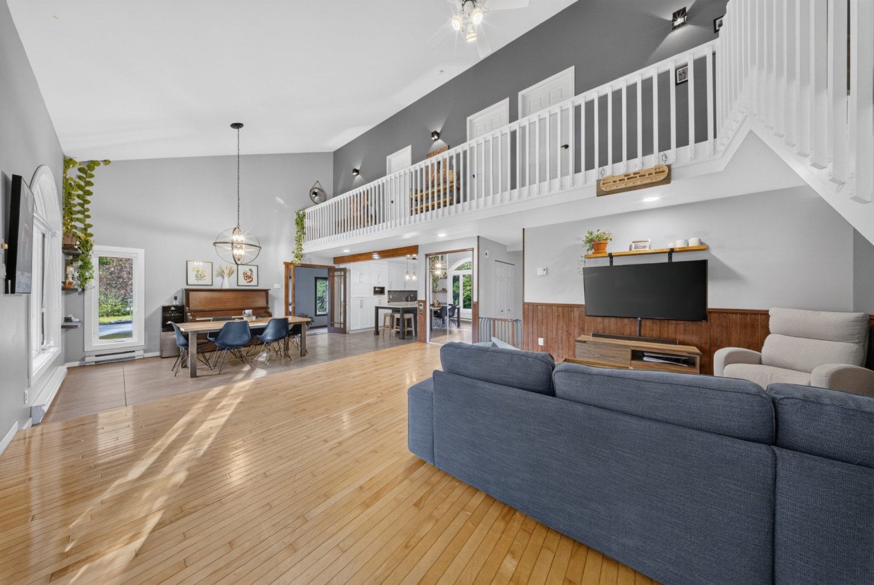 Salon — 1021, Av. du Parc, Sherbrooke (Brompton/Rock Forest/Saint-Élie/Deauville), J1N3P1, Sherbrooke (Brompton/Rock Forest/Saint-Élie/Deauville)