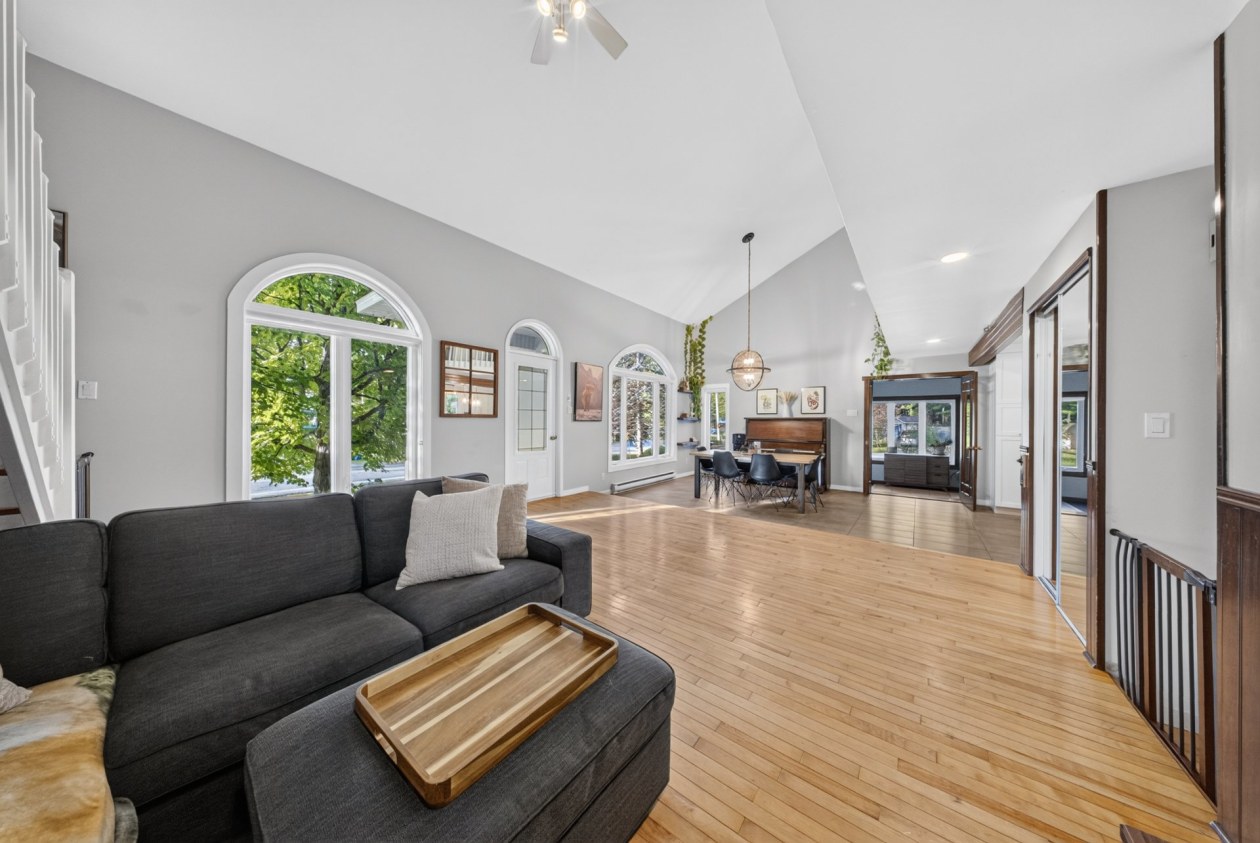 Salon — 1021, Av. du Parc, Sherbrooke (Brompton/Rock Forest/Saint-Élie/Deauville), J1N3P1, Sherbrooke (Brompton/Rock Forest/Saint-Élie/Deauville)