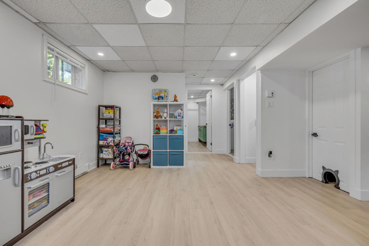 Salle familiale — 559, Rue des Plaines-Rouges, Québec (La Haute-Saint-Charles), G3G2A6, Québec (La Haute-Saint-Charles)