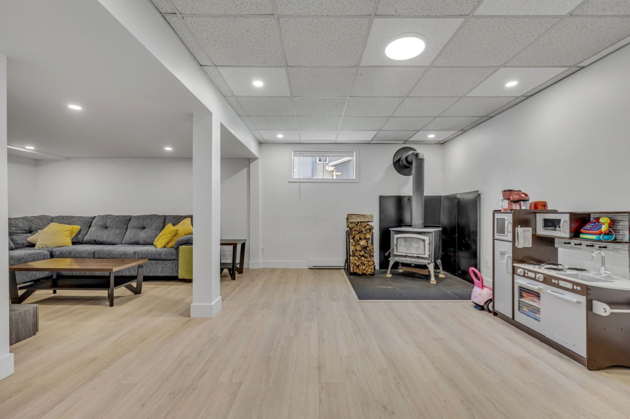 Salle familiale — 559, Rue des Plaines-Rouges, Québec (La Haute-Saint-Charles), G3G2A6, Québec (La Haute-Saint-Charles)