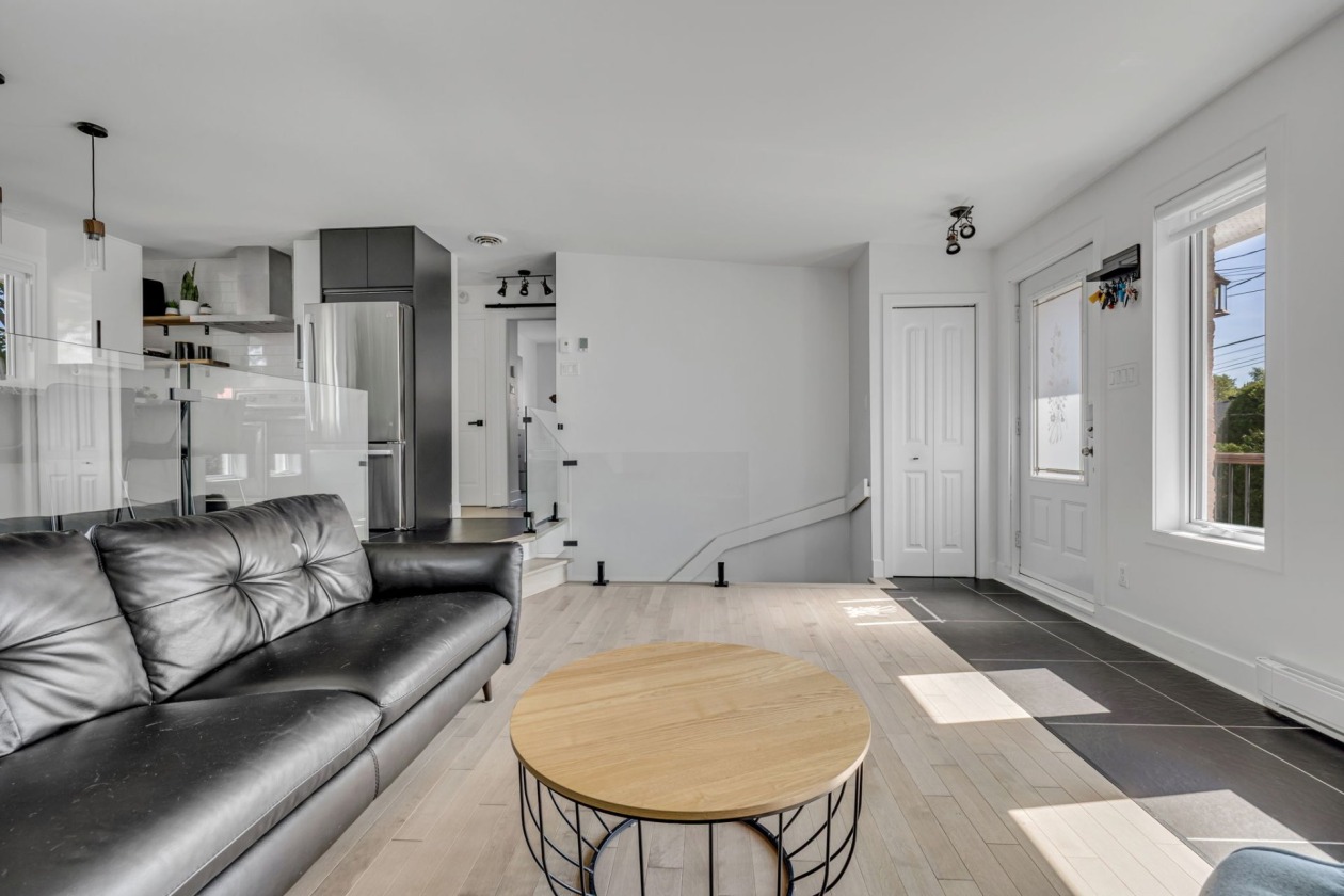 Salon — 559, Rue des Plaines-Rouges, Québec (La Haute-Saint-Charles), G3G2A6, Québec (La Haute-Saint-Charles)