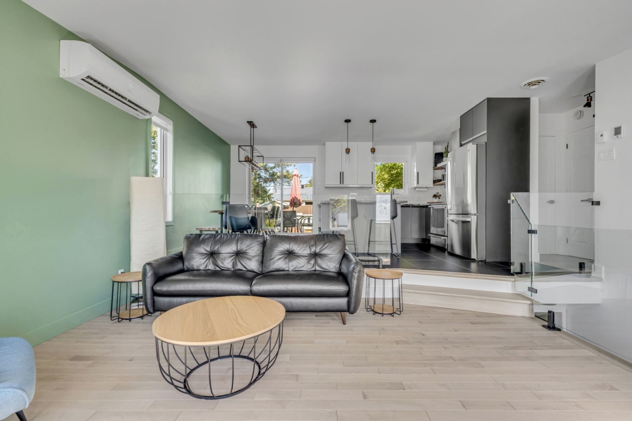 Salon — 559, Rue des Plaines-Rouges, Québec (La Haute-Saint-Charles), G3G2A6, Québec (La Haute-Saint-Charles)