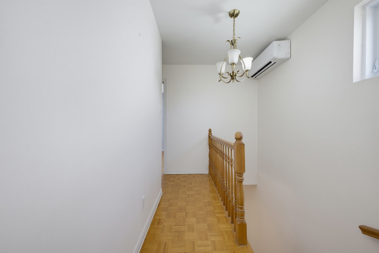 Corridor — 7367, Av. Guy, Montréal (Anjou), H1K2V2, Montréal (Anjou)
