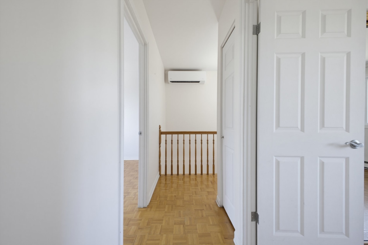 Corridor — 7367, Av. Guy, Montréal (Anjou), H1K2V2, Montréal (Anjou)