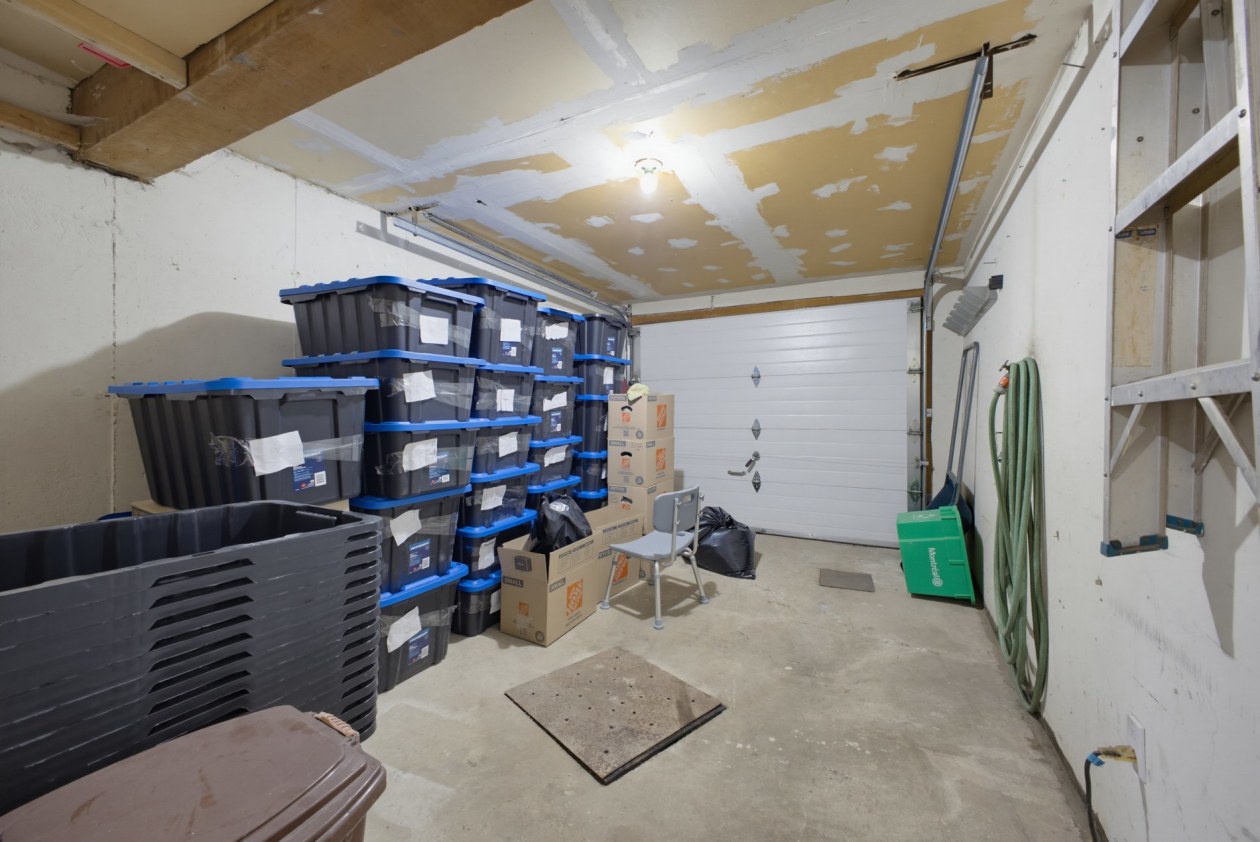 Garage — 7367, Av. Guy, Montréal (Anjou), H1K2V2, Montréal (Anjou)