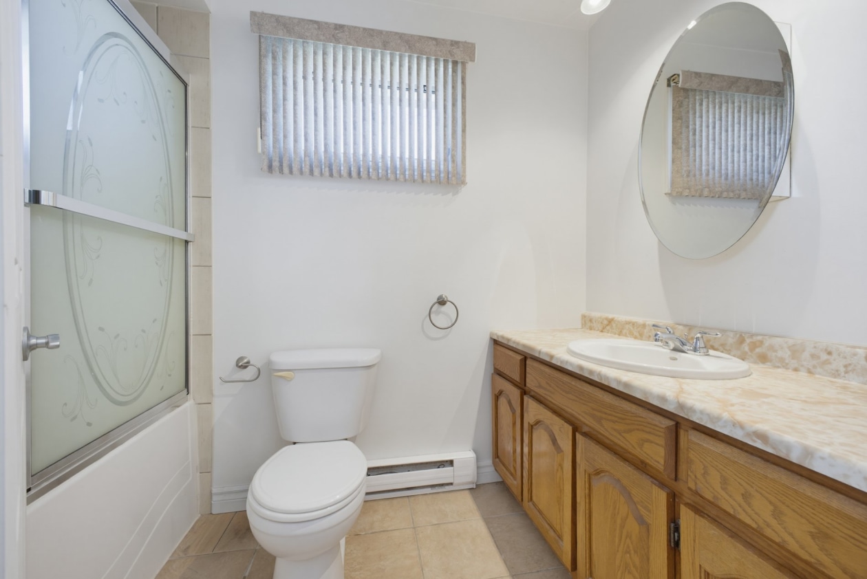Salle de bains — 7367, Av. Guy, Montréal (Anjou), H1K2V2, Montréal (Anjou)