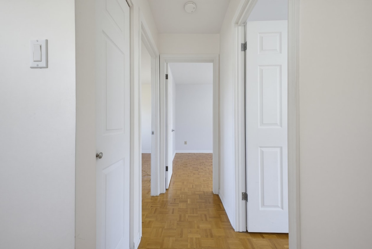 Corridor — 7367, Av. Guy, Montréal (Anjou), H1K2V2, Montréal (Anjou)