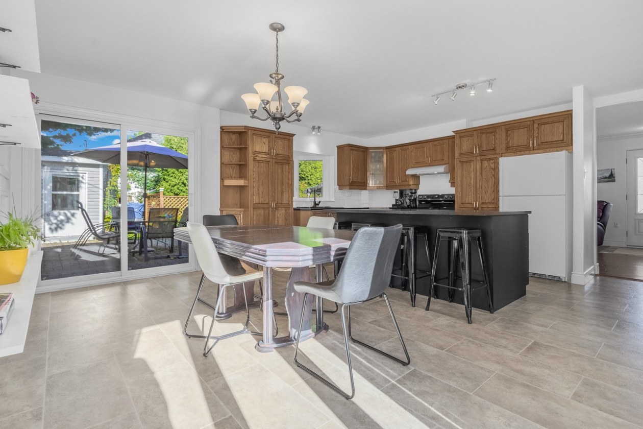 Salle à manger — 10180, Rue Jean-Clément, Québec (Les Rivières), G2B1Z2, Québec (Les Rivières)