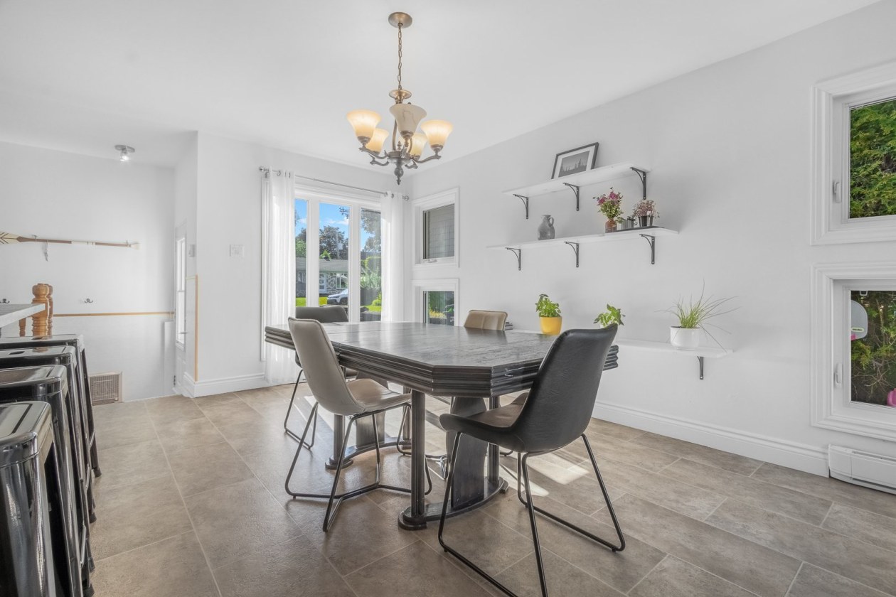 Salle à manger — 10180, Rue Jean-Clément, Québec (Les Rivières), G2B1Z2, Québec (Les Rivières)