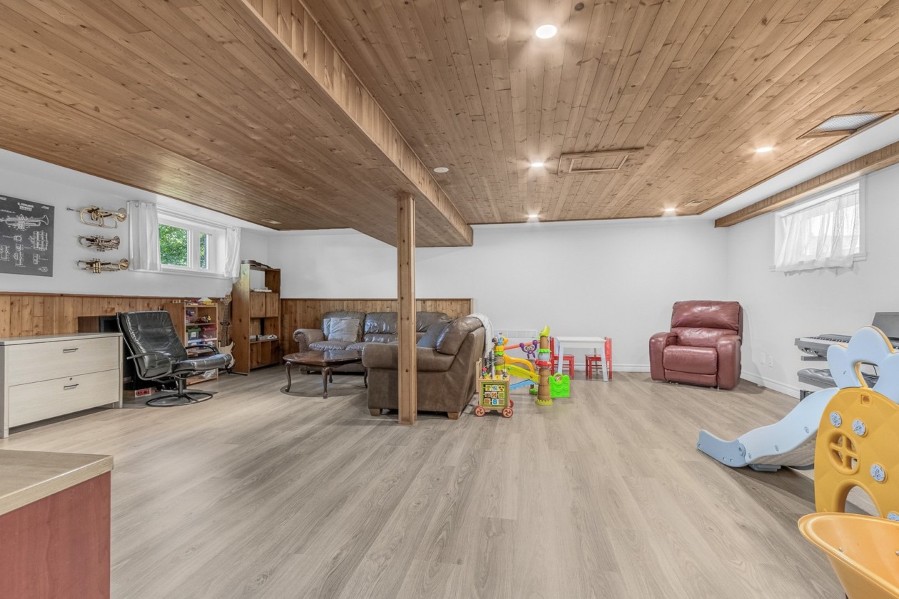 Salle familiale — 10180, Rue Jean-Clément, Québec (Les Rivières), G2B1Z2, Québec (Les Rivières)