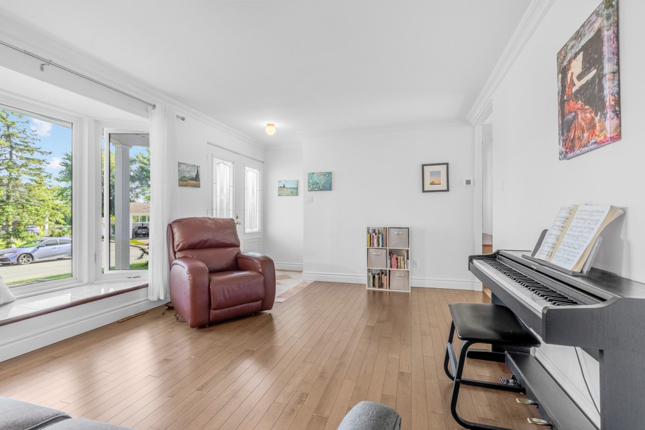 Salon — 10180, Rue Jean-Clément, Québec (Les Rivières), G2B1Z2, Québec (Les Rivières)