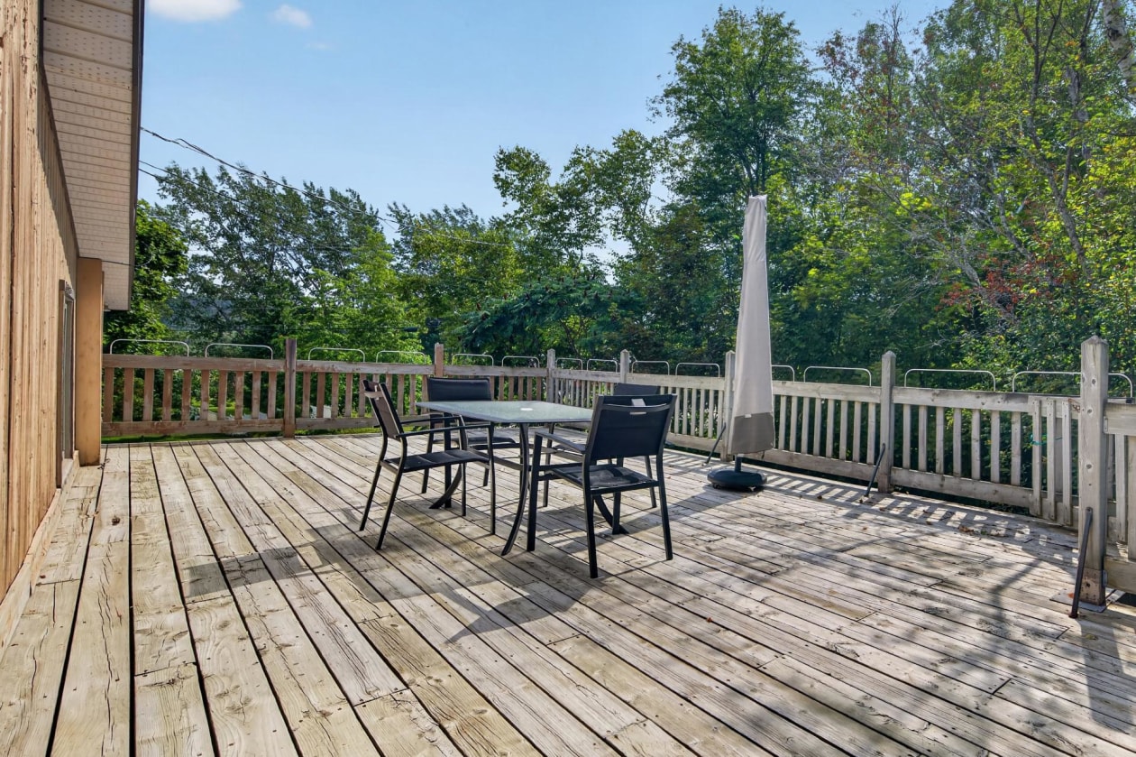 Terrasse — 694 Rue Principale O., Saint-Anaclet-de-Lessard