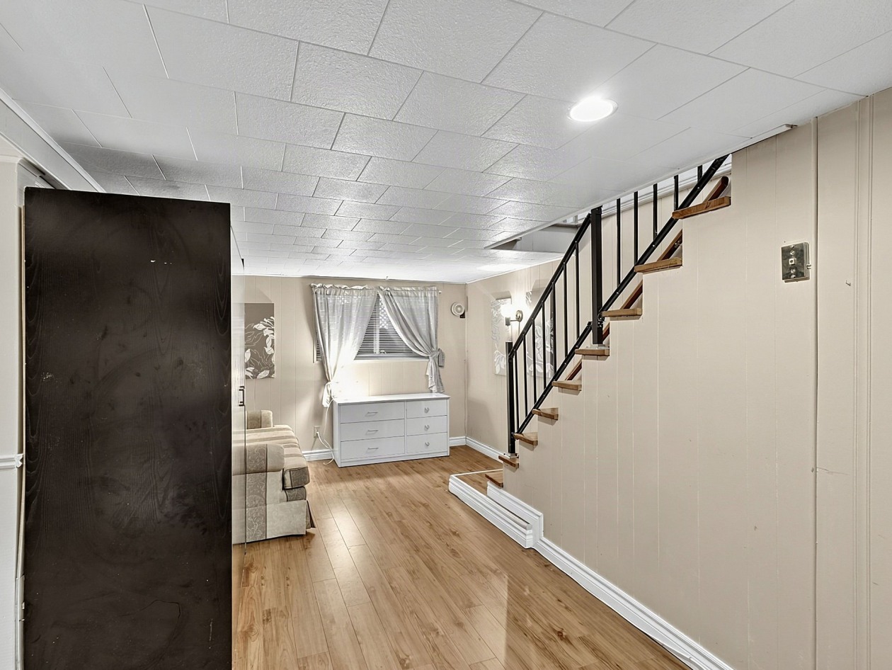 Salle familiale — 102 Ch. du Domaine-Martin, Stanstead - Canton