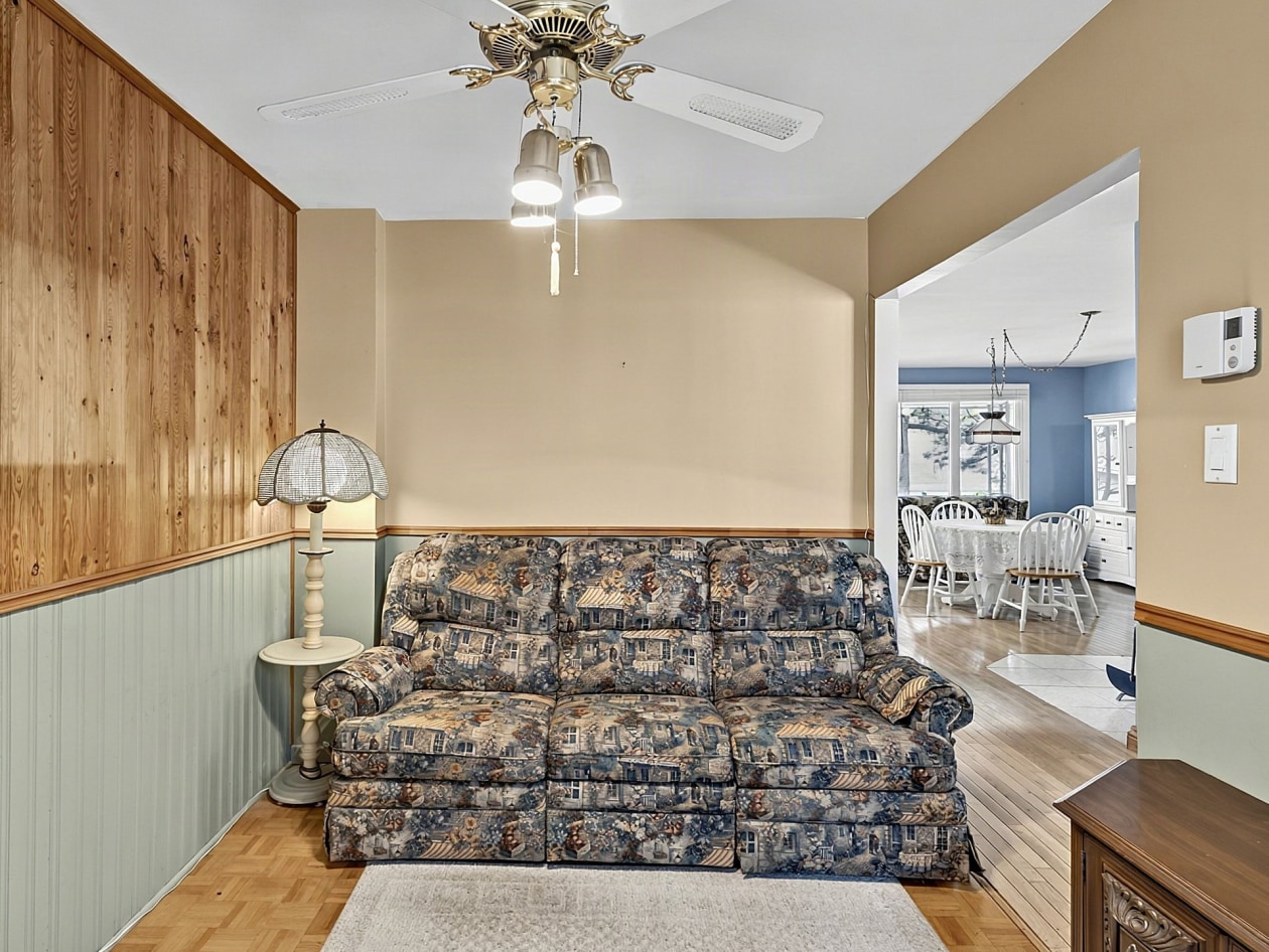 Salon — 102 Ch. du Domaine-Martin, Stanstead - Canton