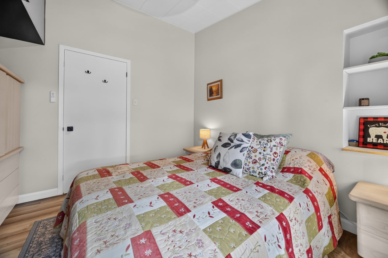 Chambre à coucher — 694 Rue Principale O., Saint-Anaclet-de-Lessard