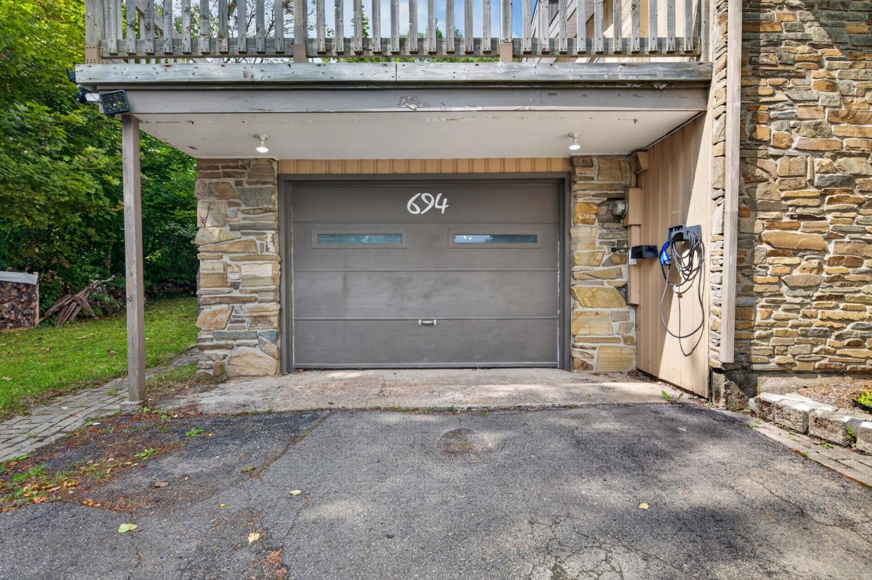Garage — 694 Rue Principale O., Saint-Anaclet-de-Lessard