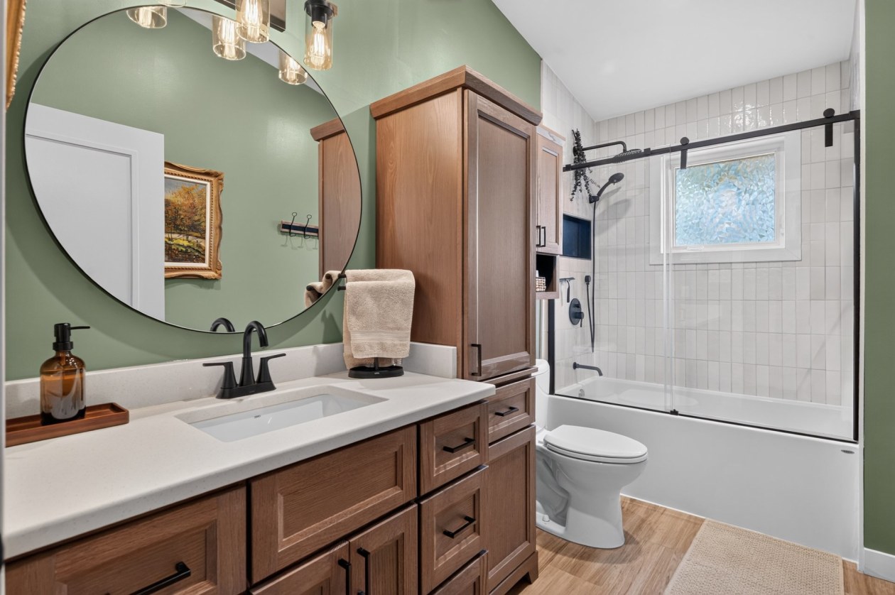 Salle de bains — 694 Rue Principale O., Saint-Anaclet-de-Lessard